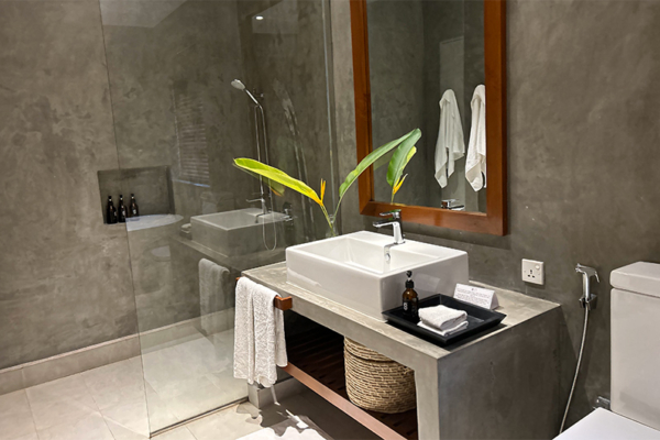 On The Rocks Fourth Room Bathroom | Unawatuna, Sri Lanka