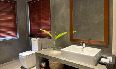 On The Rocks Fifth Bathroom with Mirror | Unawatuna, Sri Lanka