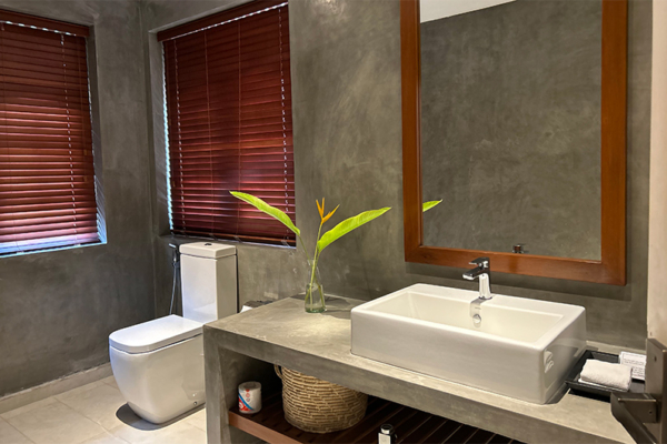On The Rocks Fifth Bathroom with Mirror | Unawatuna, Sri Lanka