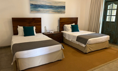 On The Rocks Seventh Bedroom with Twin Beds | Unawatuna, Sri Lanka
