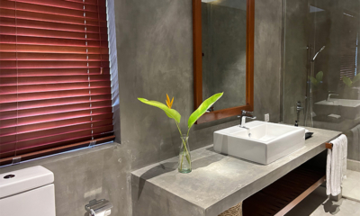 On The Rocks Fifth Bathroom with Mirror | Unawatuna, Sri Lanka