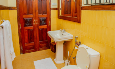 South Point Cottage Bathroom with Mirror | Koggala, Sri Lanka