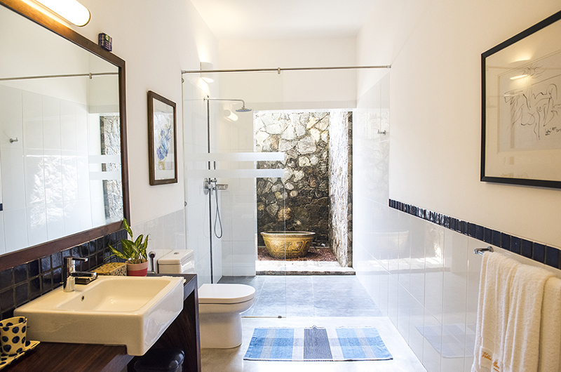 Villa Saffron Bathroom | Hikkaduwa, Sri Lanka