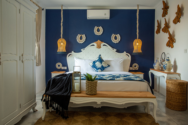 Villa Pintu Biru Master Bedroom with Lamps | Seminyak, Bali
