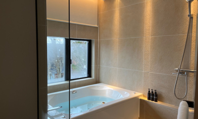 Nivia Bathroom with Bathtub and Shower | Hakuba, Nagano