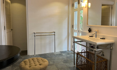 Halala Kanda Bathroom with Mirror | Weligama, Sri Lanka