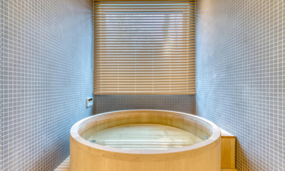 Chalet W En-Suite Bathroom with Bathtub | Hirafu, Niseko