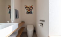 Shakuzen Bathroom with Painting | Annupuri, Niseko