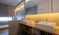 Shakuzen His and Hers Bathroom with Bathtub | Annupuri, Niseko