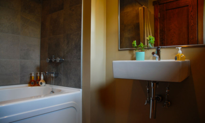 Niseko Creekside B Bathtub | Hirafu, Niseko