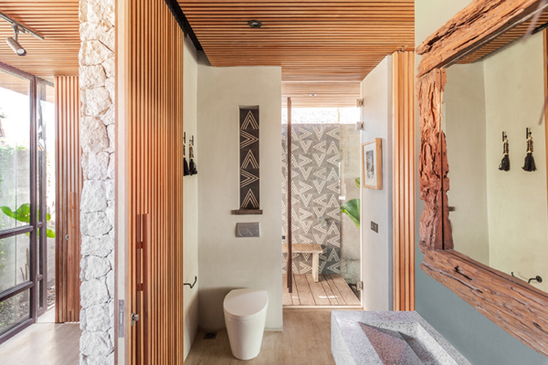 Cala Saona En-Suite Bathroom with Wooden Floor | Canggu, Bali