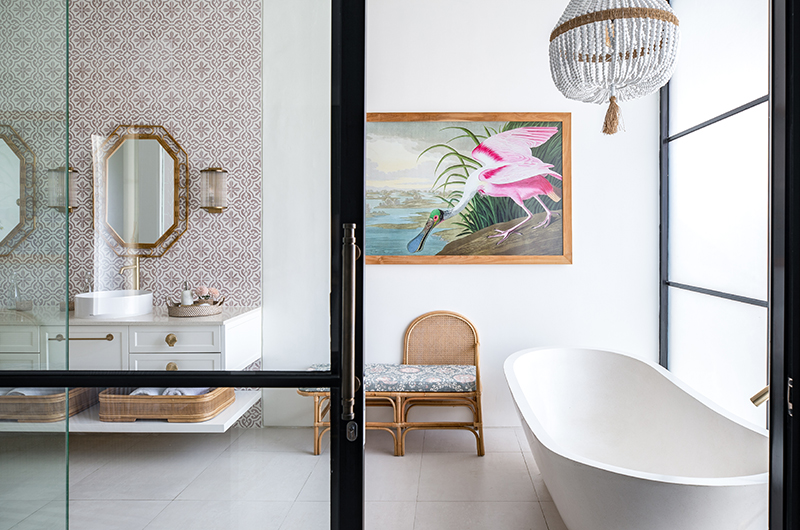 Umbala The House Bathroom with Bathtub and Painting | Umalas, Bali