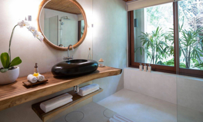 Villa Damai En-Suite Bathroom | Umalas, Bali