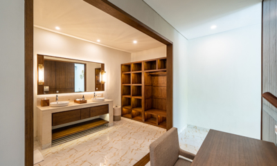 Villa Reillo Bathroom with Study Table | Canggu, Bali