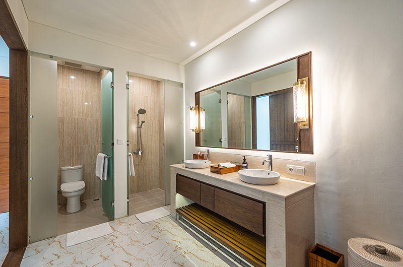 Villa Reillo Bathroom with Mirror and Shower | Canggu, Bali