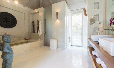 Mia Beach En-Suite His and Hers Bathroom | Chaweng, Koh Samui