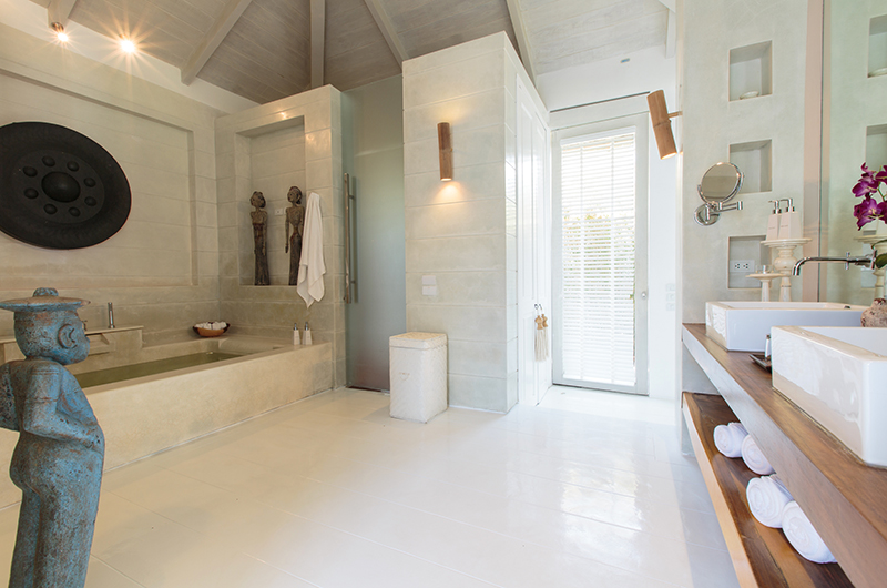 Mia Beach En-Suite His and Hers Bathroom | Chaweng, Koh Samui