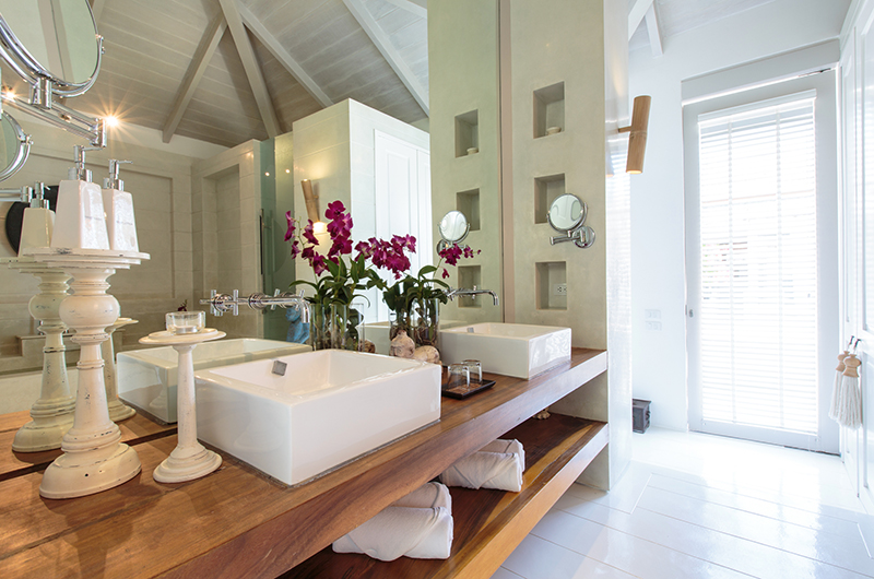 Mia Beach En-Suite His and Hers Bathroom with Mirror | Chaweng, Koh Samui