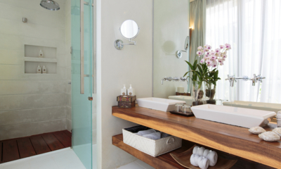 Mia Beach En-Suite His and Hers Bathroom with Shower | Chaweng, Koh Samui