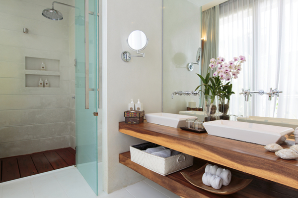 Mia Beach En-Suite His and Hers Bathroom with Shower | Chaweng, Koh Samui