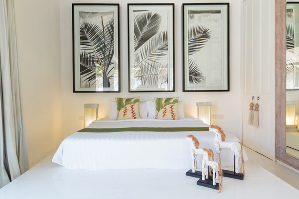 Mia Beach Bedroom with Paintings | Chaweng, Koh Samui