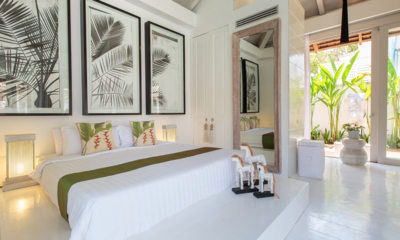Mia Beach Bedroom with Paintings and Mirror | Chaweng, Koh Samui