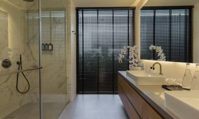 Villa Amylia Bathroom with Shower and Flowers | Chaweng, Koh Samui