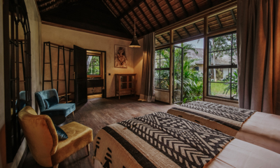Bedulu Cliffside Twin Bedroom with Seating Area | Ubud, Bali