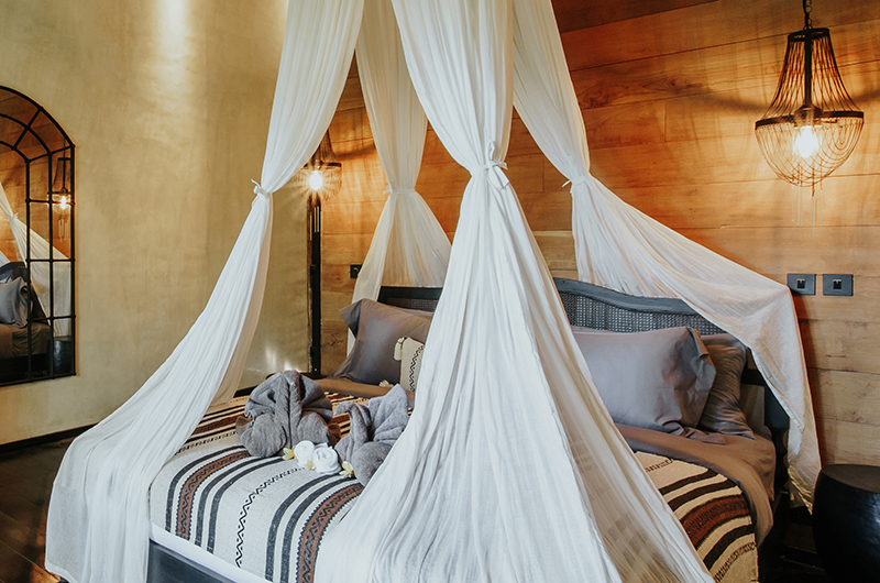 Bedulu Cliffside Bedroom with Hanging Lamps | Ubud, Bali