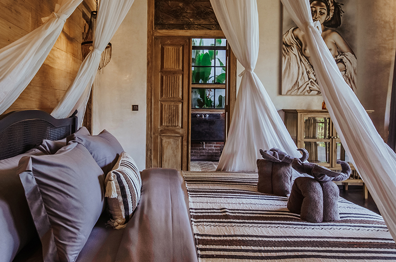 Bedulu Cliffside Bedroom with Painting | Ubud, Bali