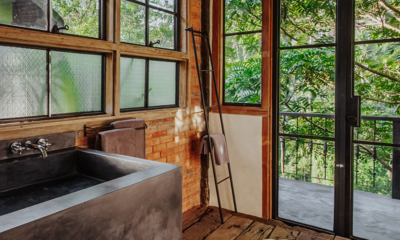 Bedulu Cliffside Bathroom with Wooden Floor | Ubud, Bali
