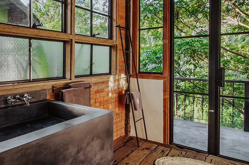 Bedulu Cliffside Bathroom with Wooden Floor | Ubud, Bali