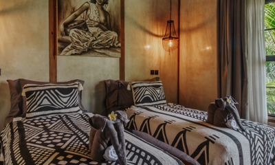 Bedulu Cliffside Twin Bedroom with Painting | Ubud, Bali
