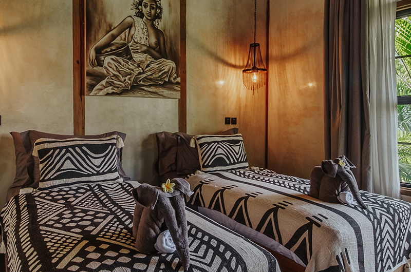 Bedulu Cliffside Twin Bedroom with Painting | Ubud, Bali