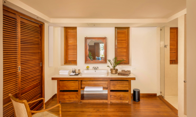 Ishq Colombo En-Suite Bathroom with Mirror | Chaweng, Koh Samui