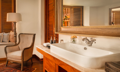 Ishq Colombo Bathroom with Mirror | Chaweng, Koh Samui