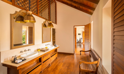 Ishq Colombo En-Suite Bathroom with Mirrors | Chaweng, Koh Samui