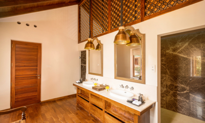 Ishq Colombo En-Suite Bathroom with Mirrors and Wooden Floor | Chaweng, Koh Samui