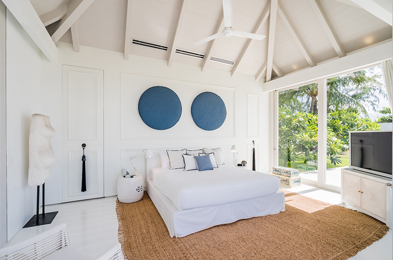Mia Ocean Master Bedroom with TV | Chaweng, Koh Samui