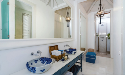 Mia Ocean His and Hers Bathroom with Mirror | Chaweng, Koh Samui