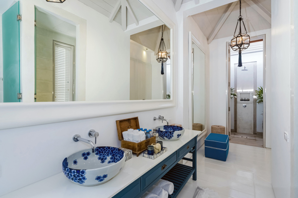 Mia Ocean His and Hers Bathroom with Mirror | Chaweng, Koh Samui