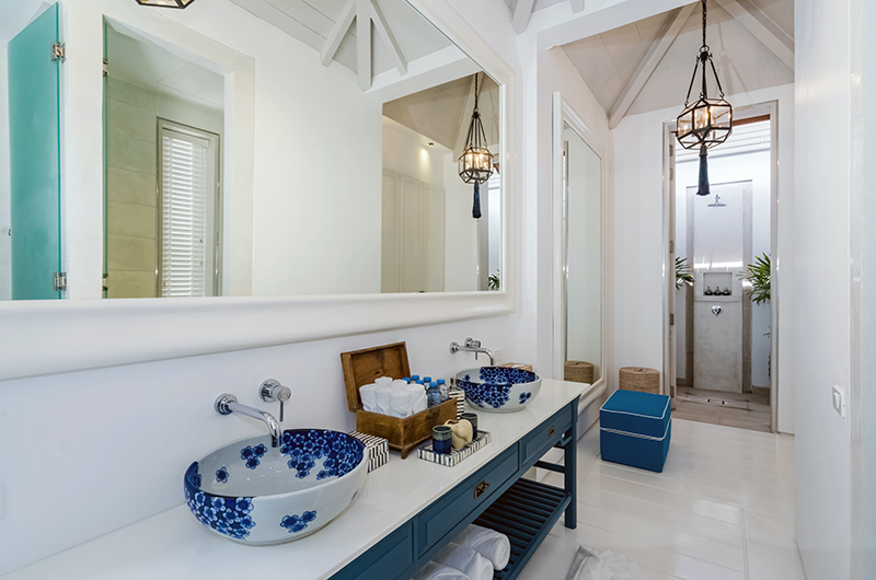 Mia Ocean His and Hers Bathroom with Mirror | Chaweng, Koh Samui