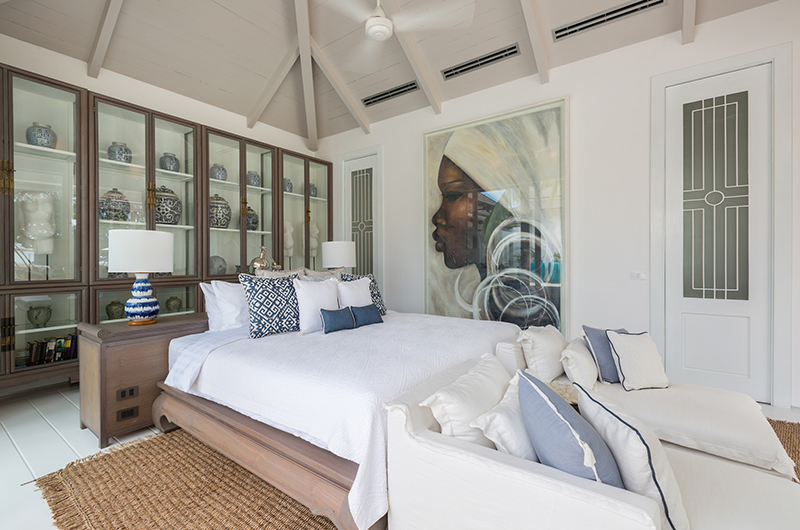 Mia Palm Bedroom with Show Pieces and Painting | Chaweng, Koh Samui