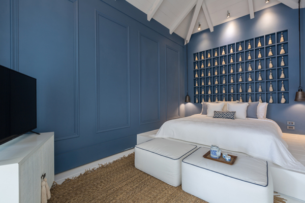 Mia Palm Bedroom with Show Pieces and TV | Chaweng, Koh Samui