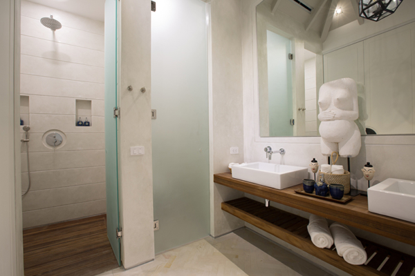 Mia Palm Bathroom with Show Piece | Chaweng, Koh Samui