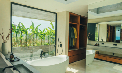 House of Herring En-Suite Bathroom with Mirror | Selong Belanak, Lombok