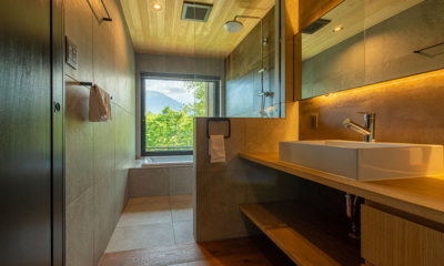 Gen Myo Master Bathroom with Bathtub | Niseko, Japan