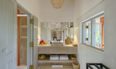 Villa Mine En-Suite Bathroom with Mirror | Talpe, Sri Lanka