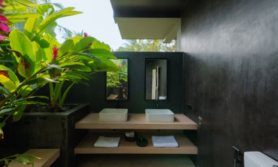 Villa Mine Open Plan His and Hers Bathroom | Talpe, Sri Lanka