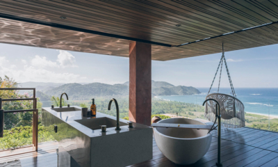 Tampah Hills Villa Chibo En-Suite Bathroom with Sea View | Selong Belanak, Lombok